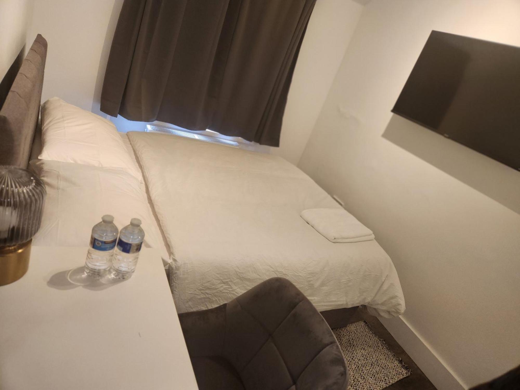 Flat With Work Station, Monitor, Smart Tv & Netflix Apartment London Exterior photo