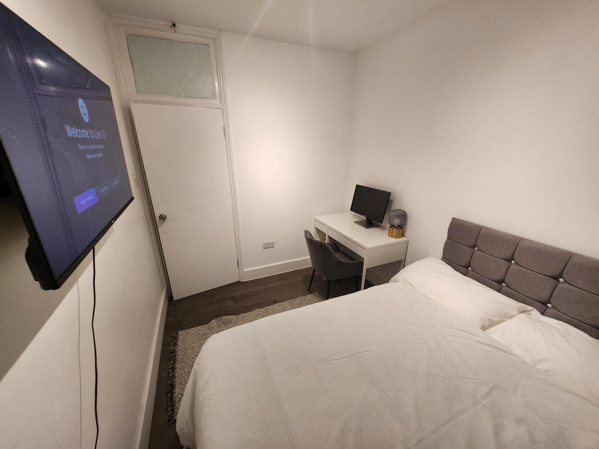 Flat With Work Station, Monitor, Smart Tv & Netflix Apartment London Exterior photo