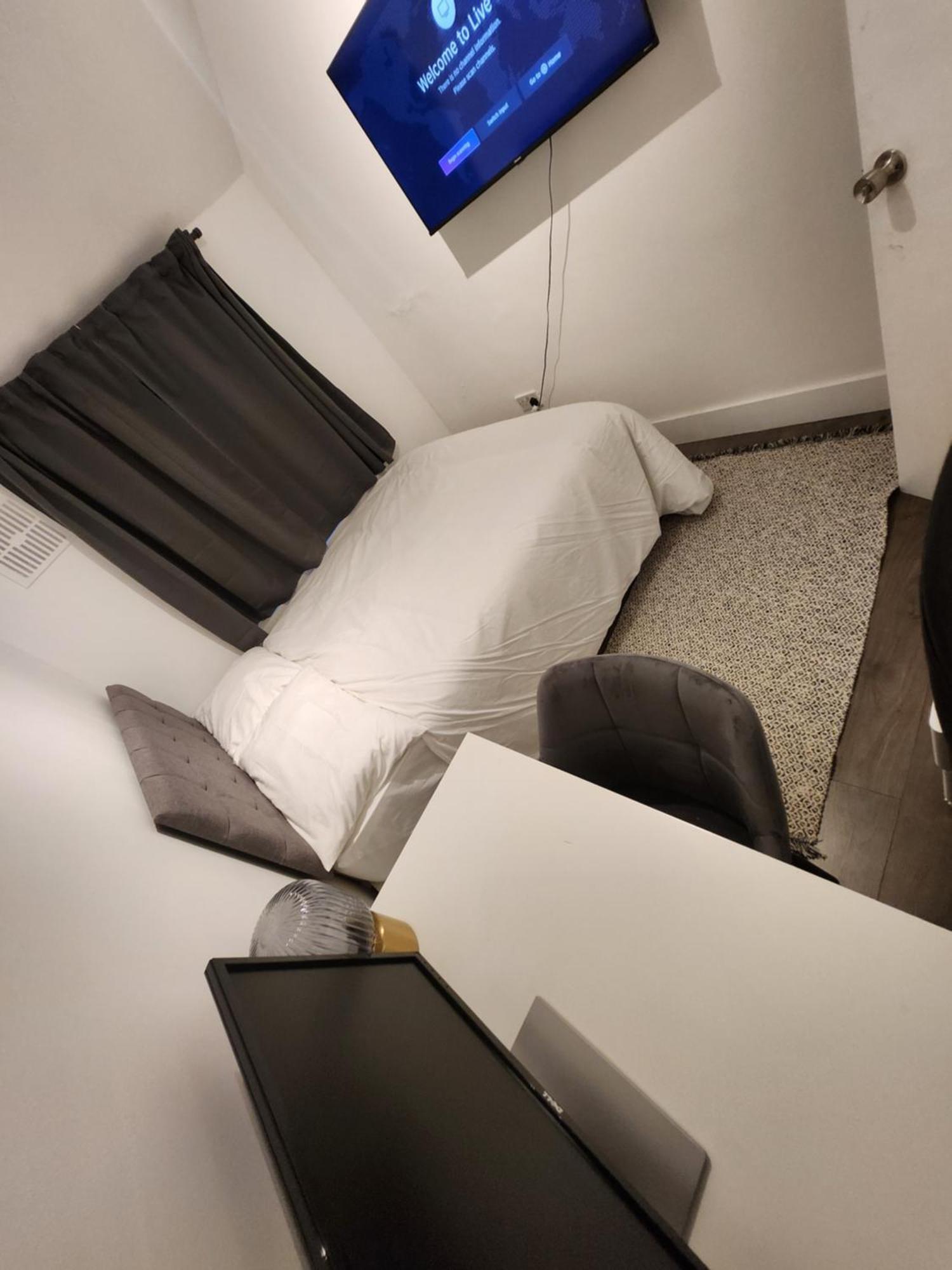 Flat With Work Station, Monitor, Smart Tv & Netflix Apartment London Exterior photo
